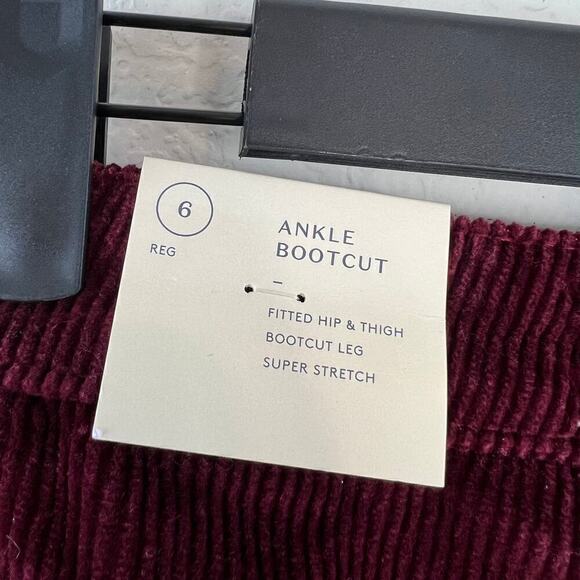 NWT Universal Thread Cherry Red High Rise Ankle Bootcut Corduroy Pants Size 6 - Picture 4 of 7